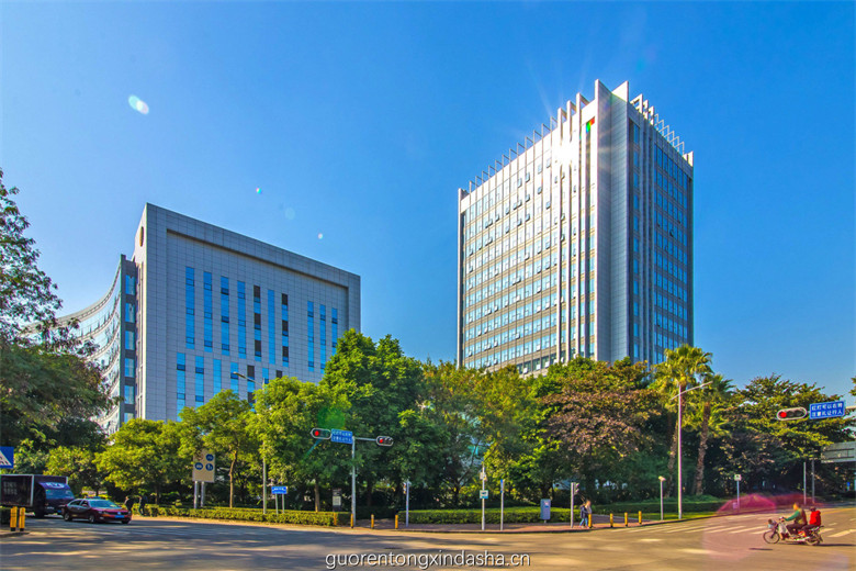 国人通信大厦外观图