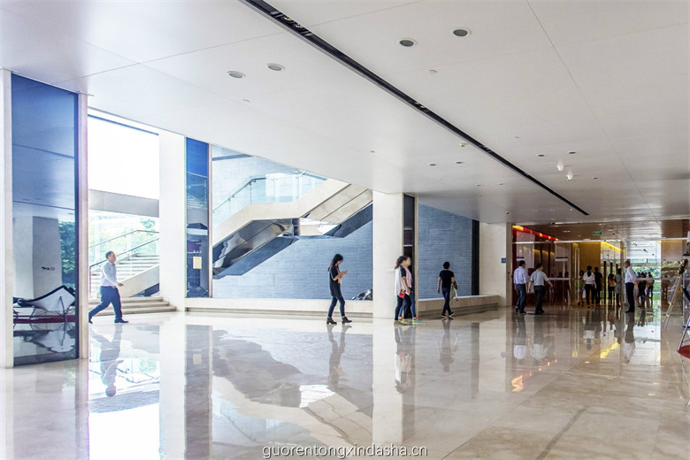 国人通信大厦电梯图片