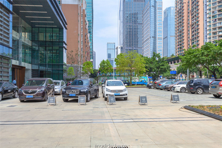 京地大厦电梯图片