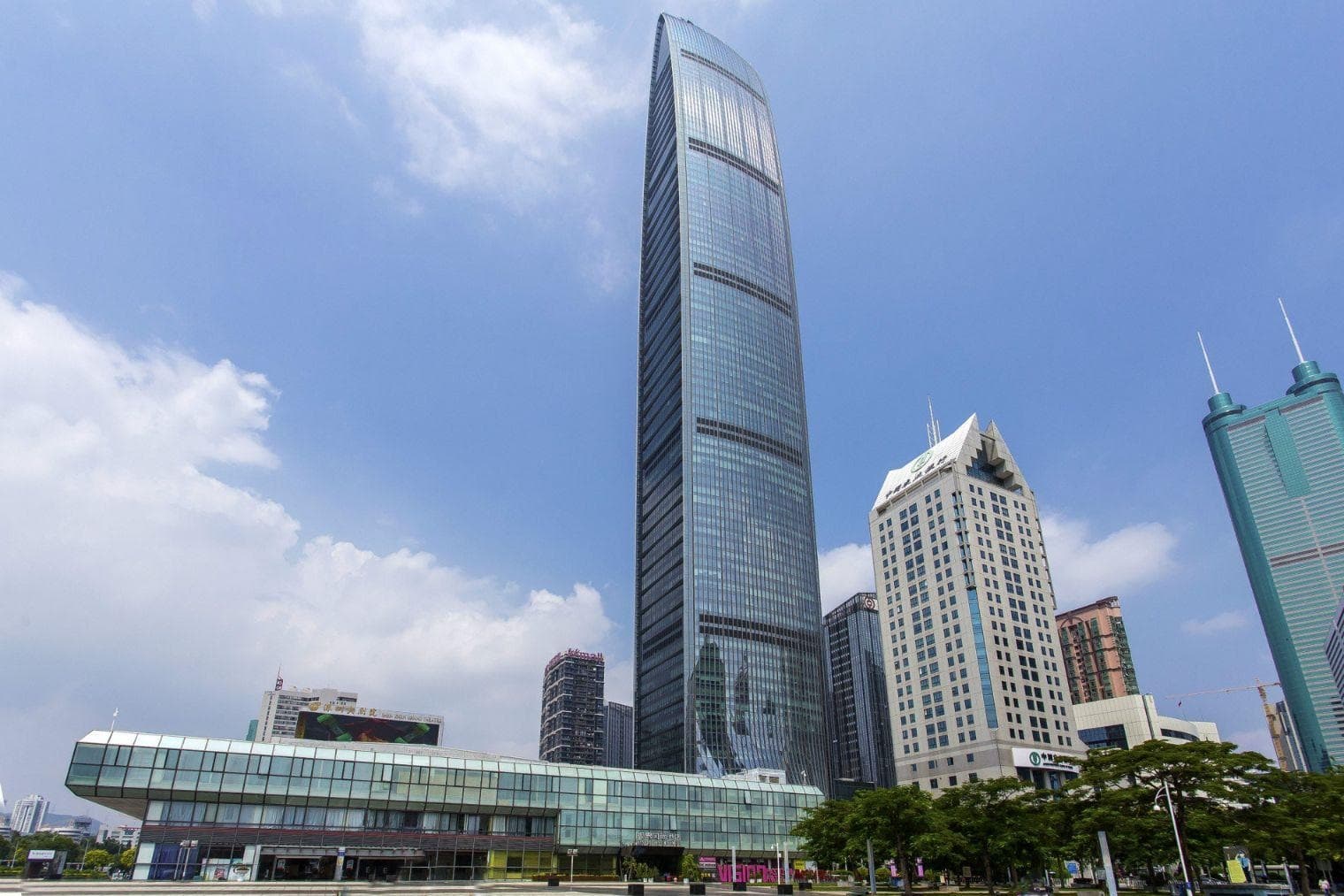 京基100大厦外观图