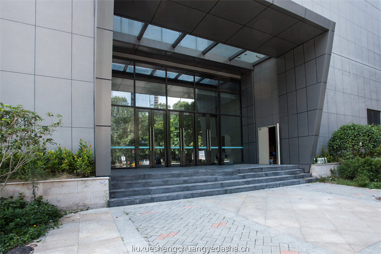 留学生创业大厦电梯图片