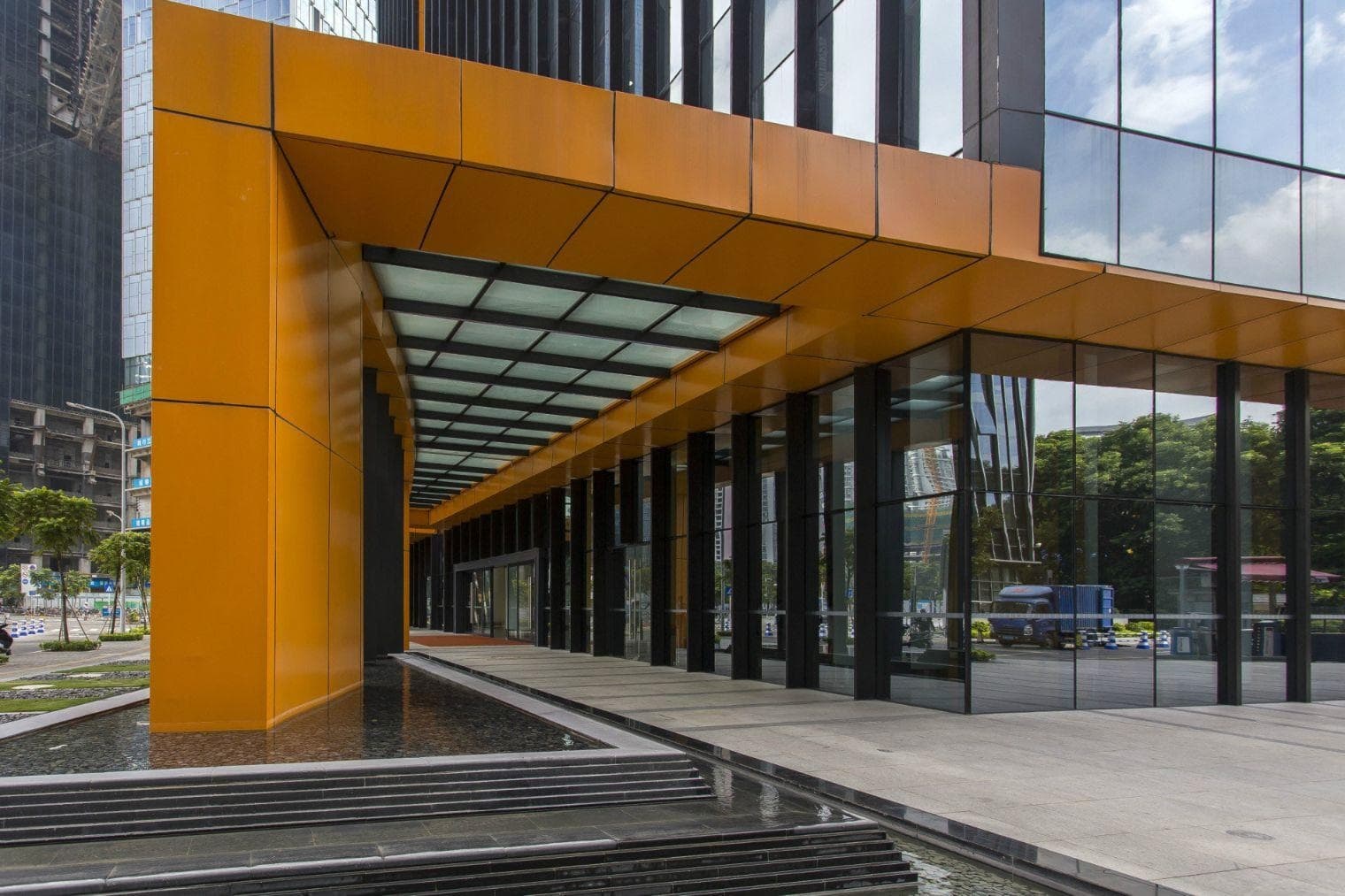 芒果网大厦电梯图片