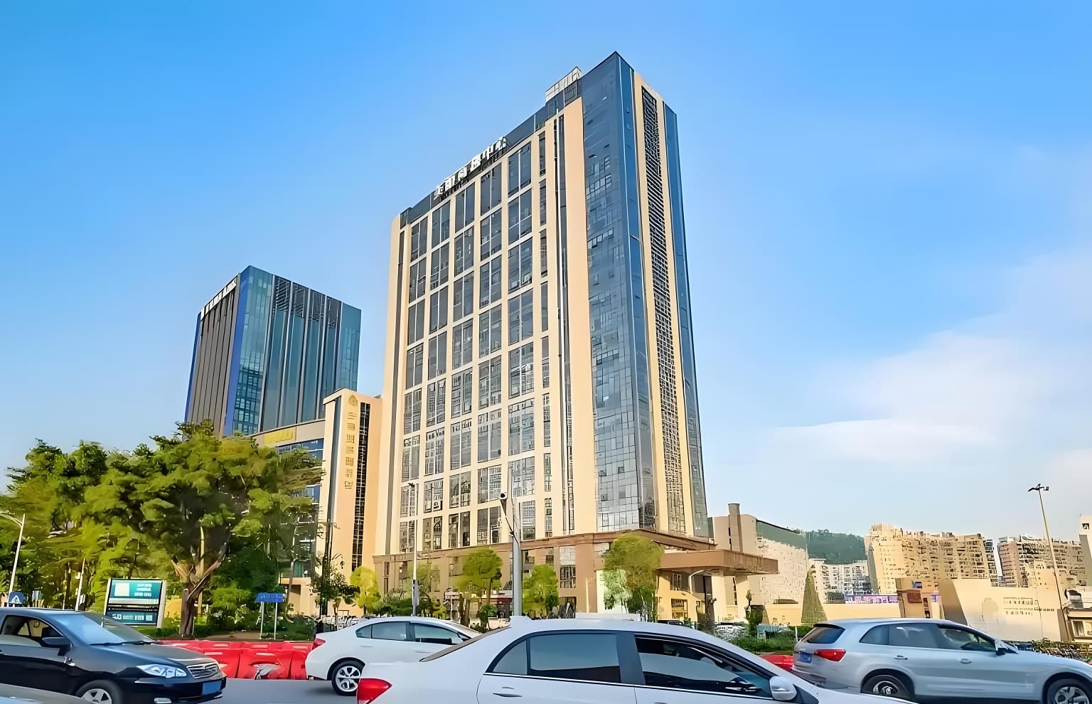 美兰国际商务中心外观图