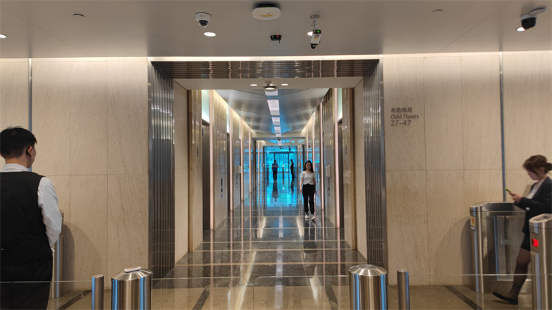 平安金融中心电梯图片