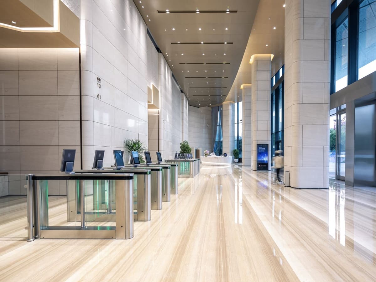 前海诚进大厦电梯图片