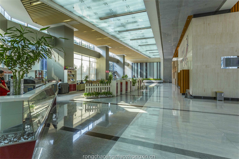 荣超经贸中心电梯图片