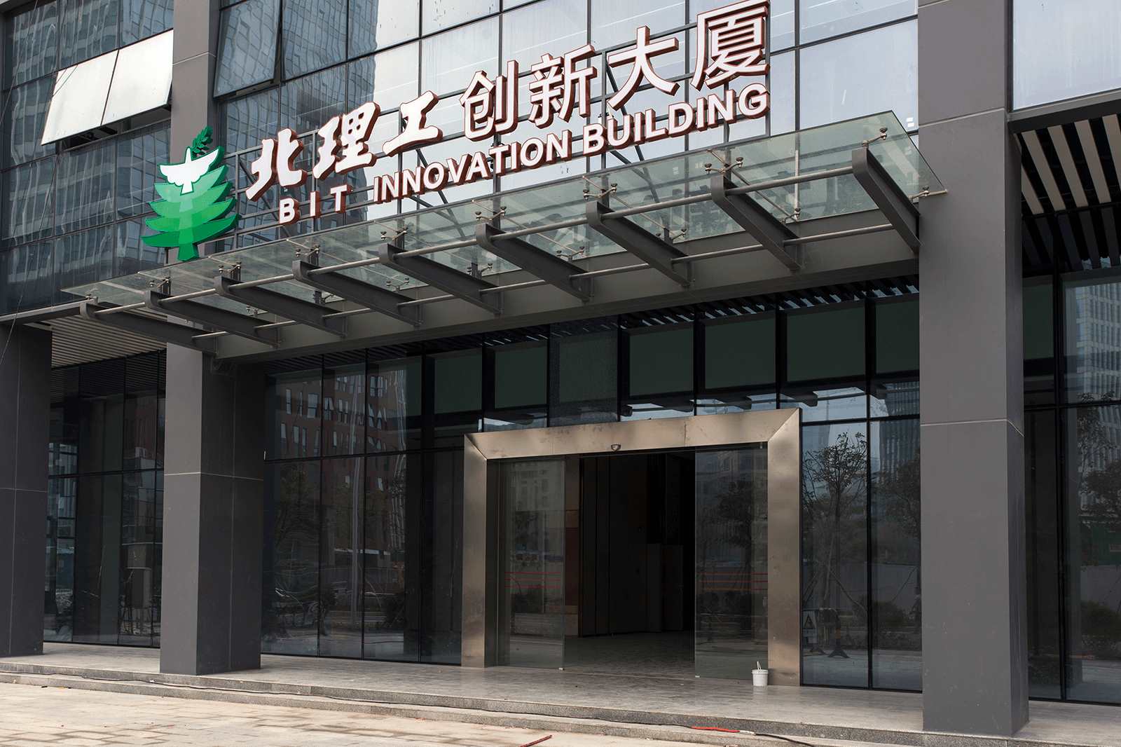 深圳北京理工大学创新中心电梯图片