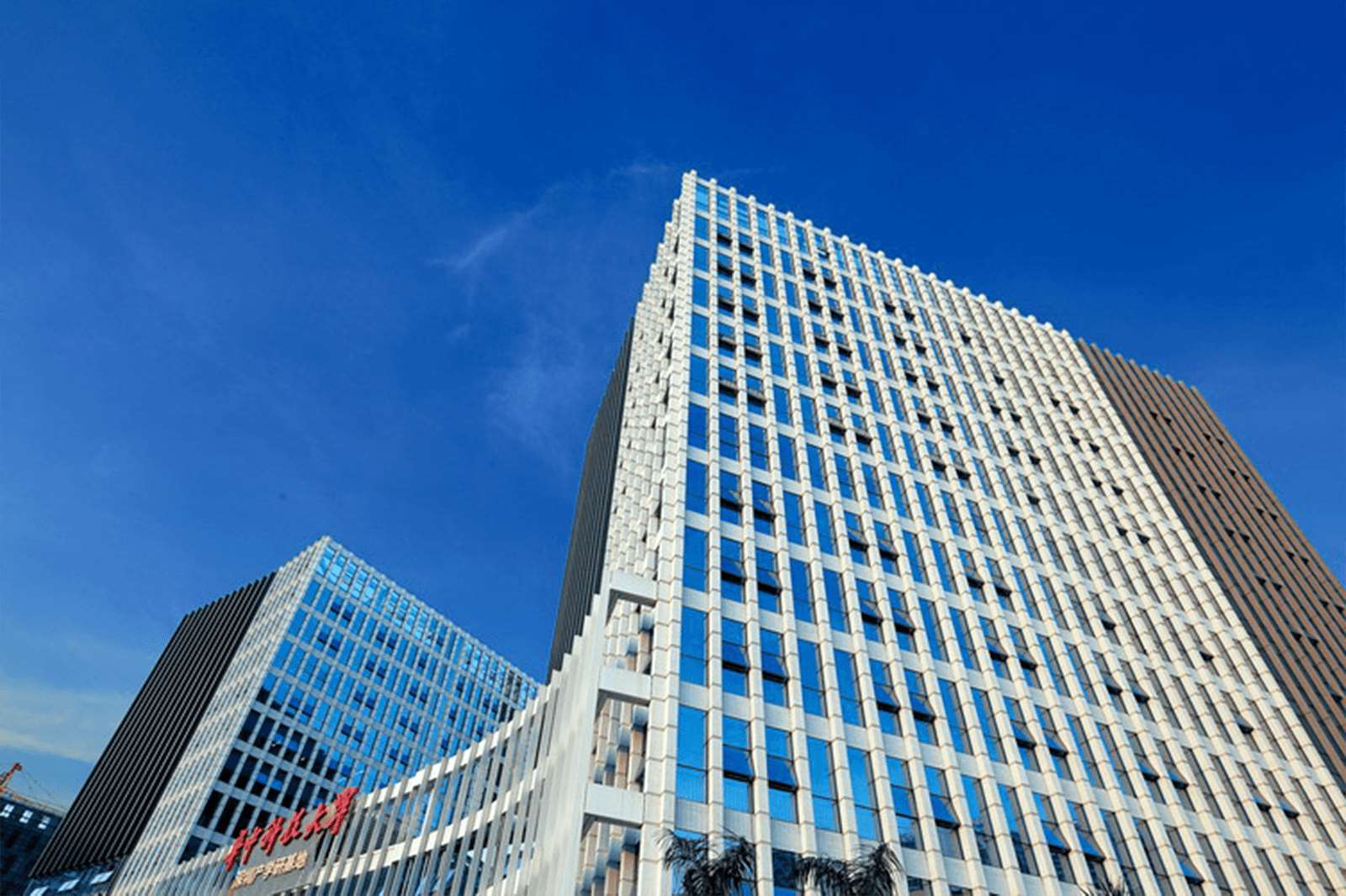 深圳华中科技大学研究院电梯图片