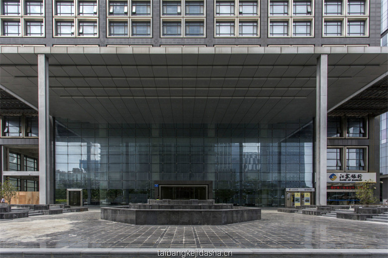 泰邦科技大厦电梯图片