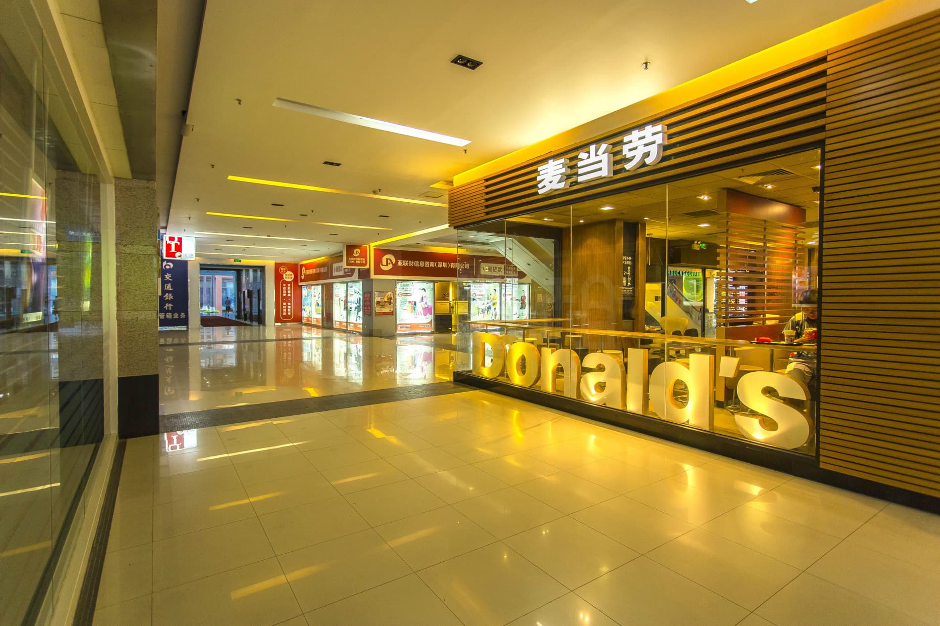 天安数码时代大厦电梯图片