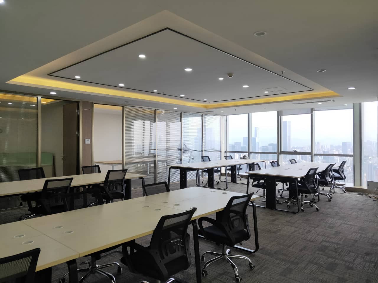 汉京国际电梯图片