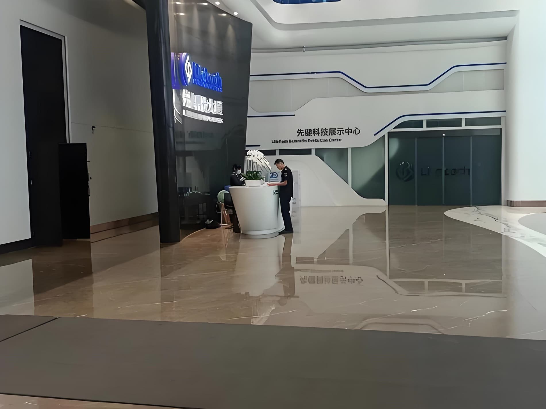 先健科技大厦电梯图片