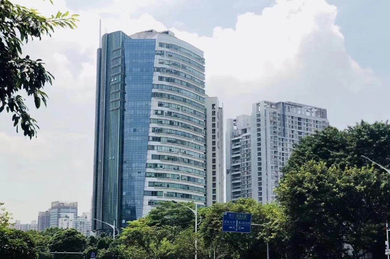 西海明珠大厦外观图