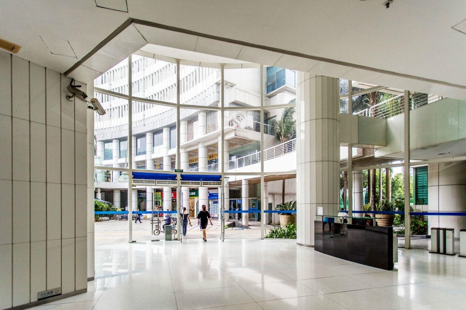 西海明珠大厦电梯图片