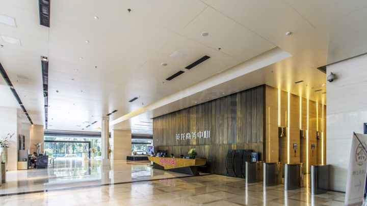 英龙商务中心电梯图片