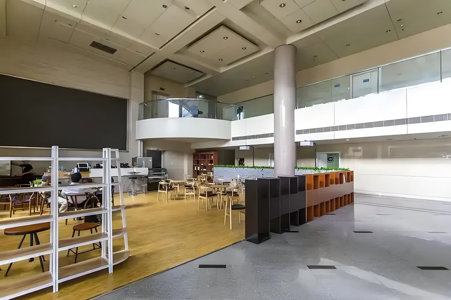 银河风云大厦电梯图片