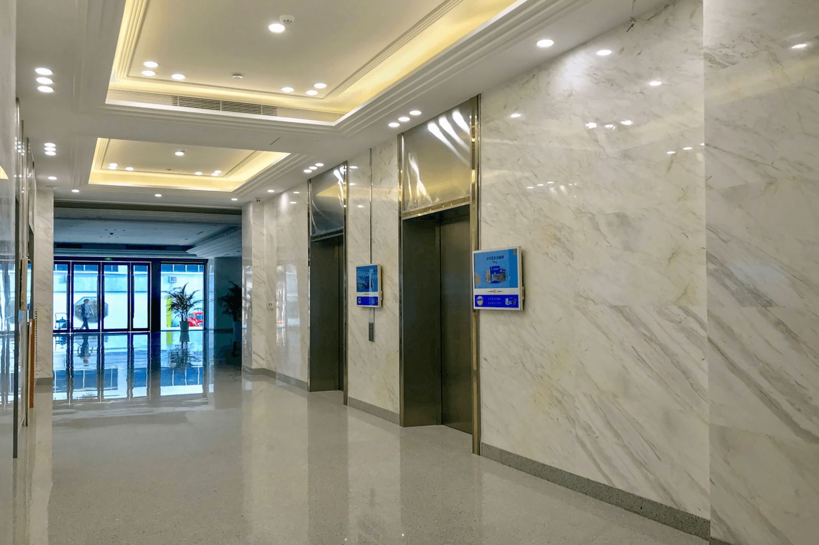 永合研发大厦电梯图片