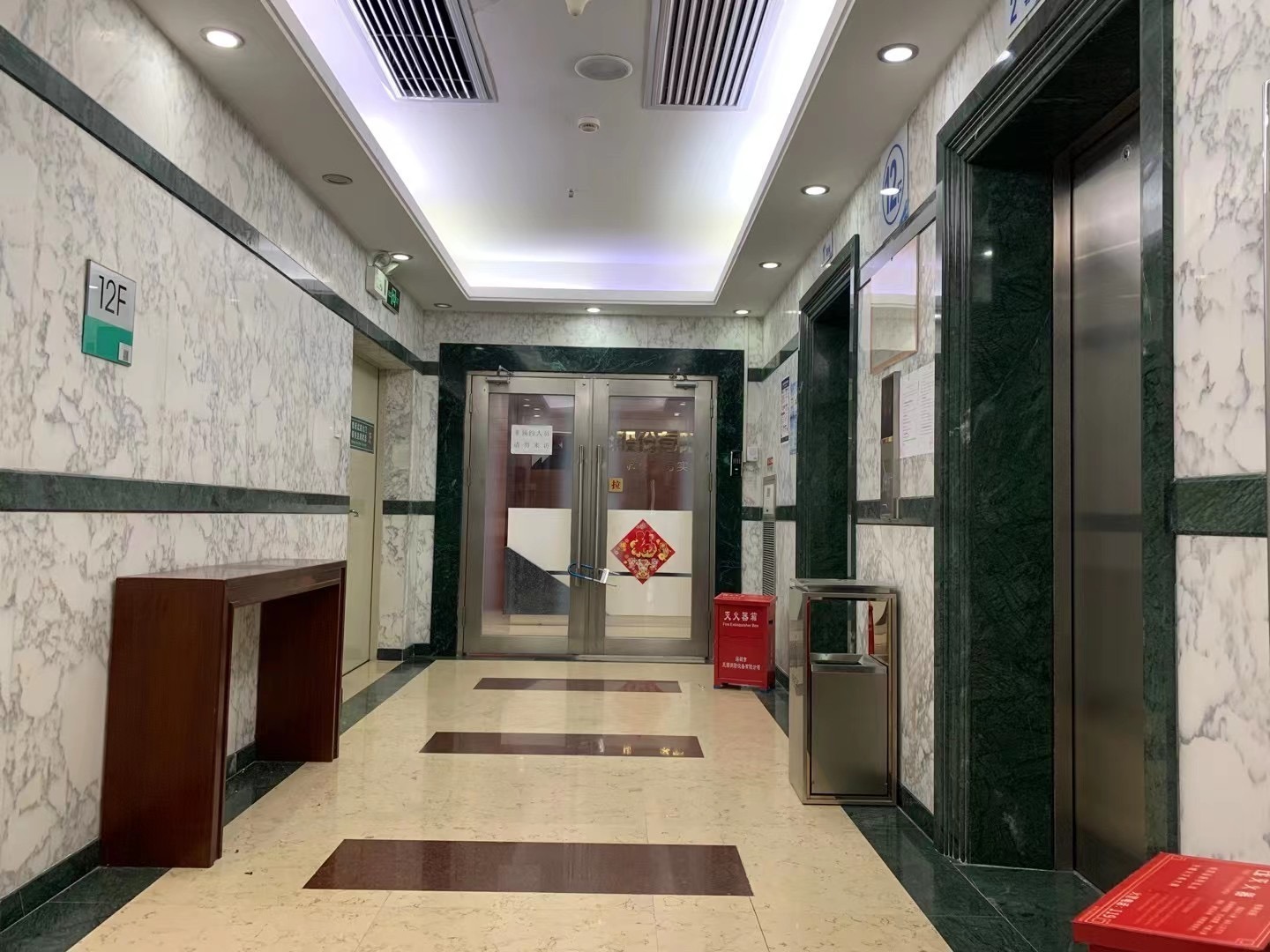 众冠大厦电梯图片