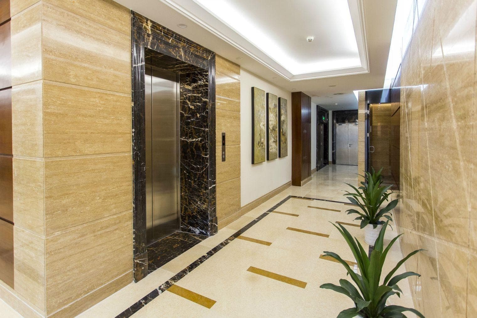 中铁南方总部大厦电梯图片