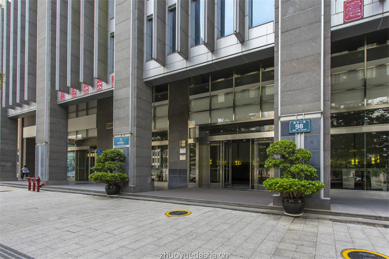 卓越大厦电梯图片